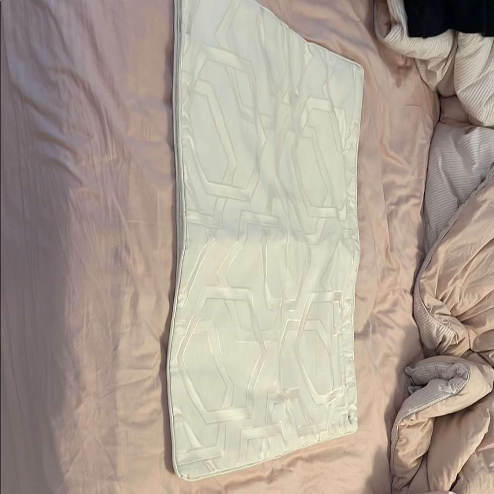 White Geometric Patterned Pillowcase